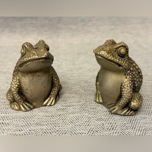Vintage Metal Frog Salt and Pepper Shakers